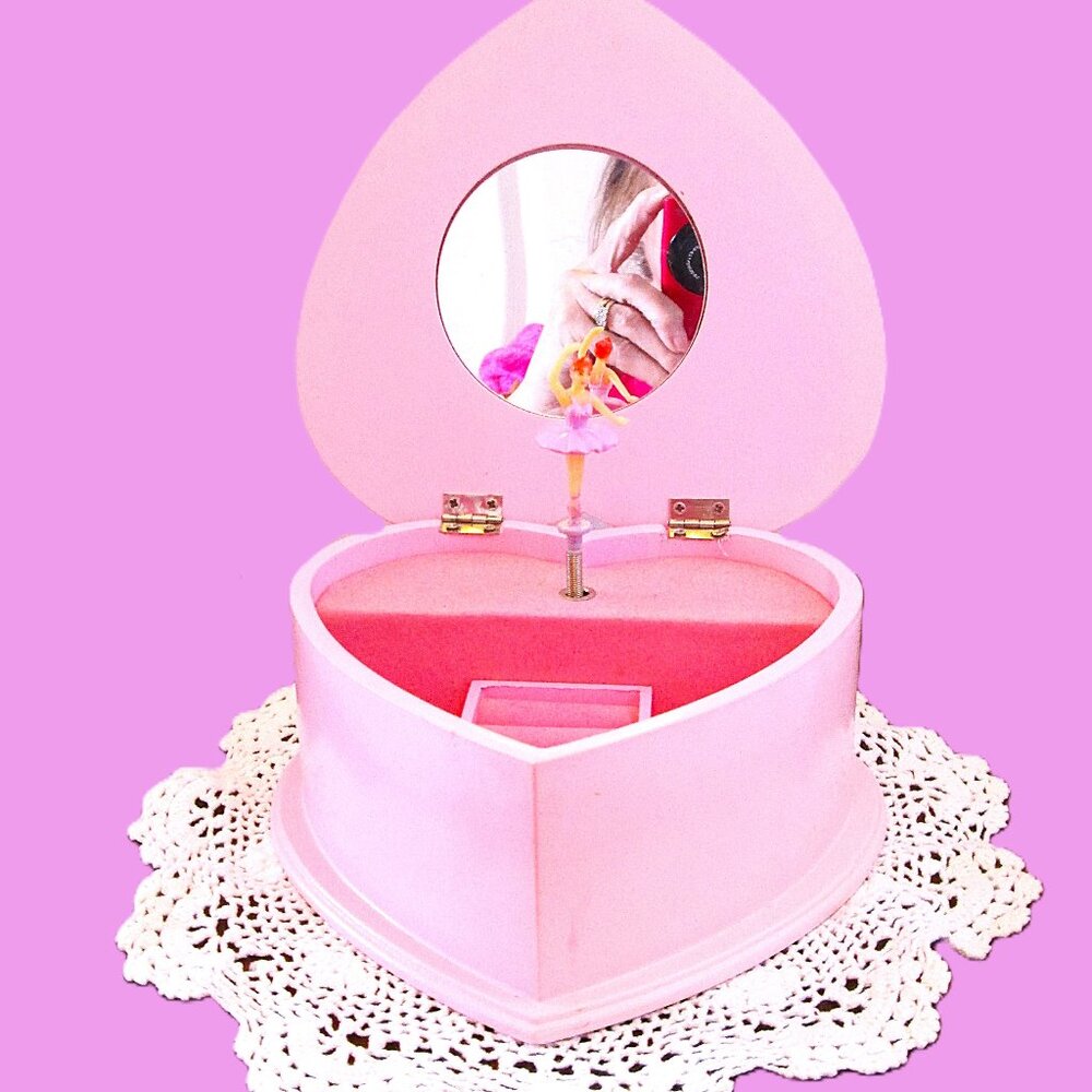 Vintage Circa 60's Princess Pink Musical Ballerina Heart Box